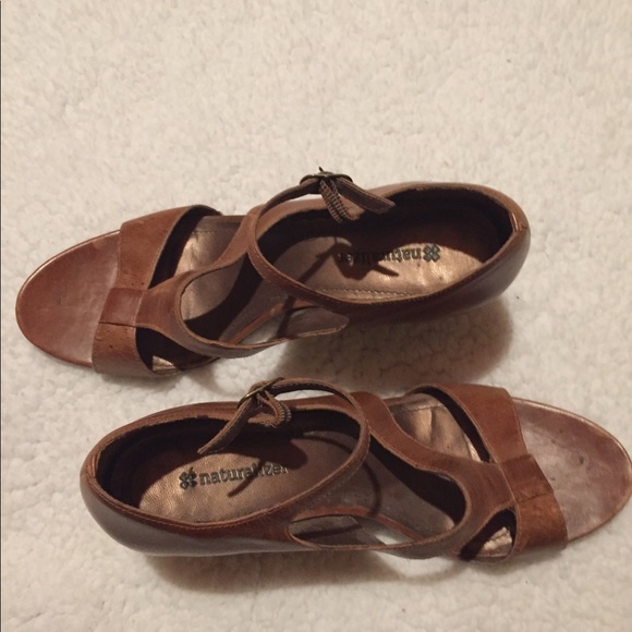 🍁3/$25 Naturalizer leather sandals - Picture 3 of 4